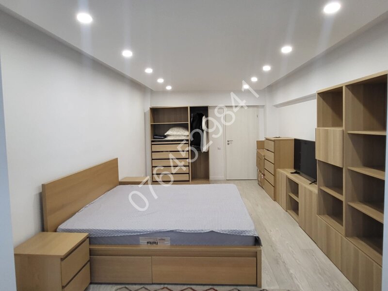 Decebal vis a vis Muzeul Copiilor, la 7 minute metrou Piata Muncii.