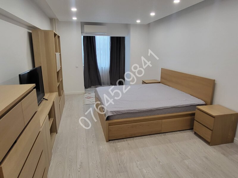 Decebal vis a vis Muzeul Copiilor, la 7 minute metrou Piata Muncii.