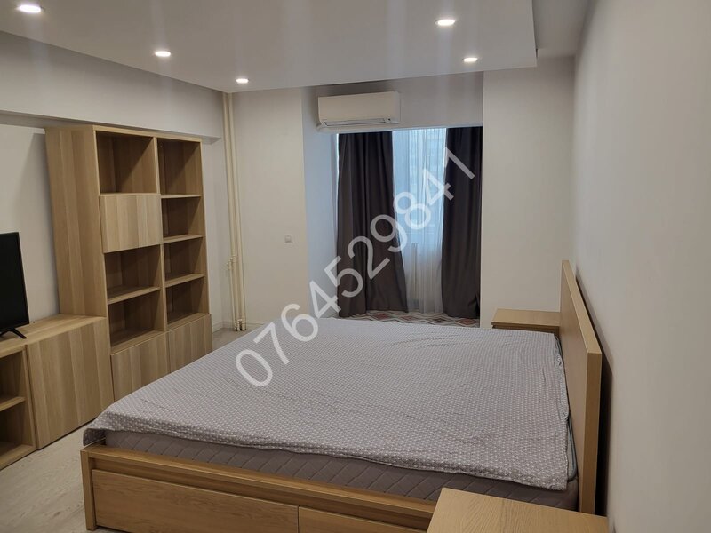 Decebal vis a vis Muzeul Copiilor, la 7 minute metrou Piata Muncii.