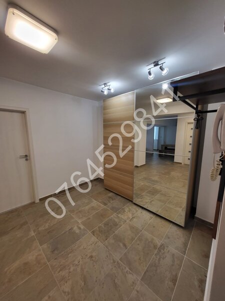 Decebal vis a vis Muzeul Copiilor, la 7 minute metrou Piata Muncii.