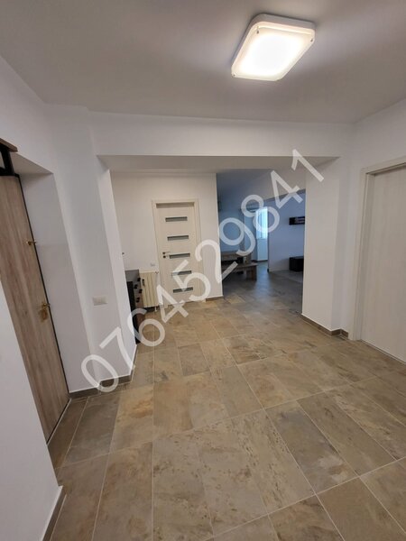 Decebal vis a vis Muzeul Copiilor, la 7 minute metrou Piata Muncii.