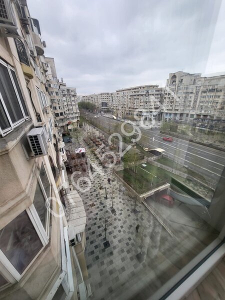 Decebal vis a vis Muzeul Copiilor, la 7 minute metrou Piata Muncii.