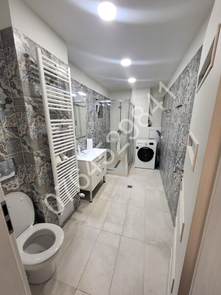 Decebal vis a vis Muzeul Copiilor, la 7 minute metrou Piata Muncii.